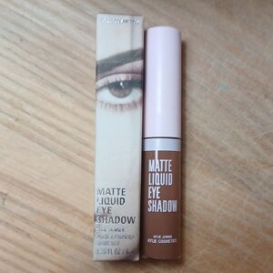 Kylie Cosmetics Matte Liquid Eye Shadow -2 Steps Ahead
